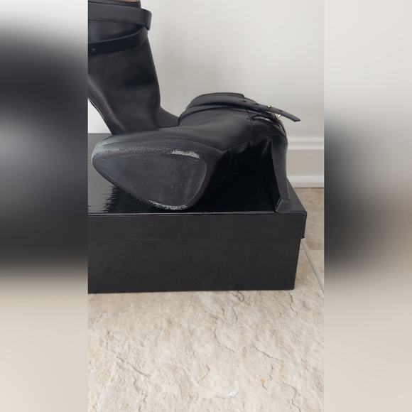 Georgio Armani Ankle Boots 39 - Picture 5 of 6